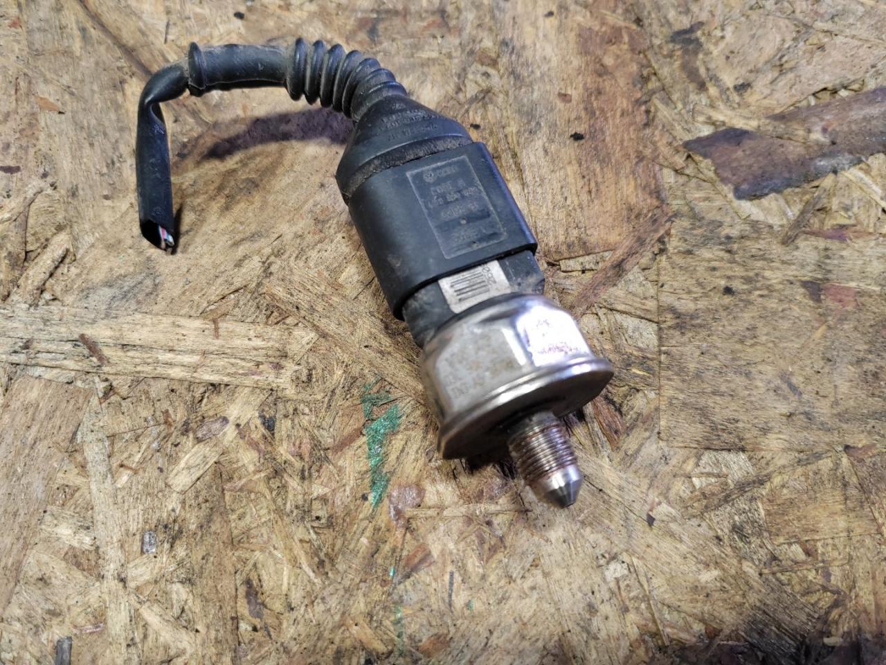 Клапан ТНВД Audi Q5 8R 2010, 3.2 л., бензин, 03C906051D - фото №1