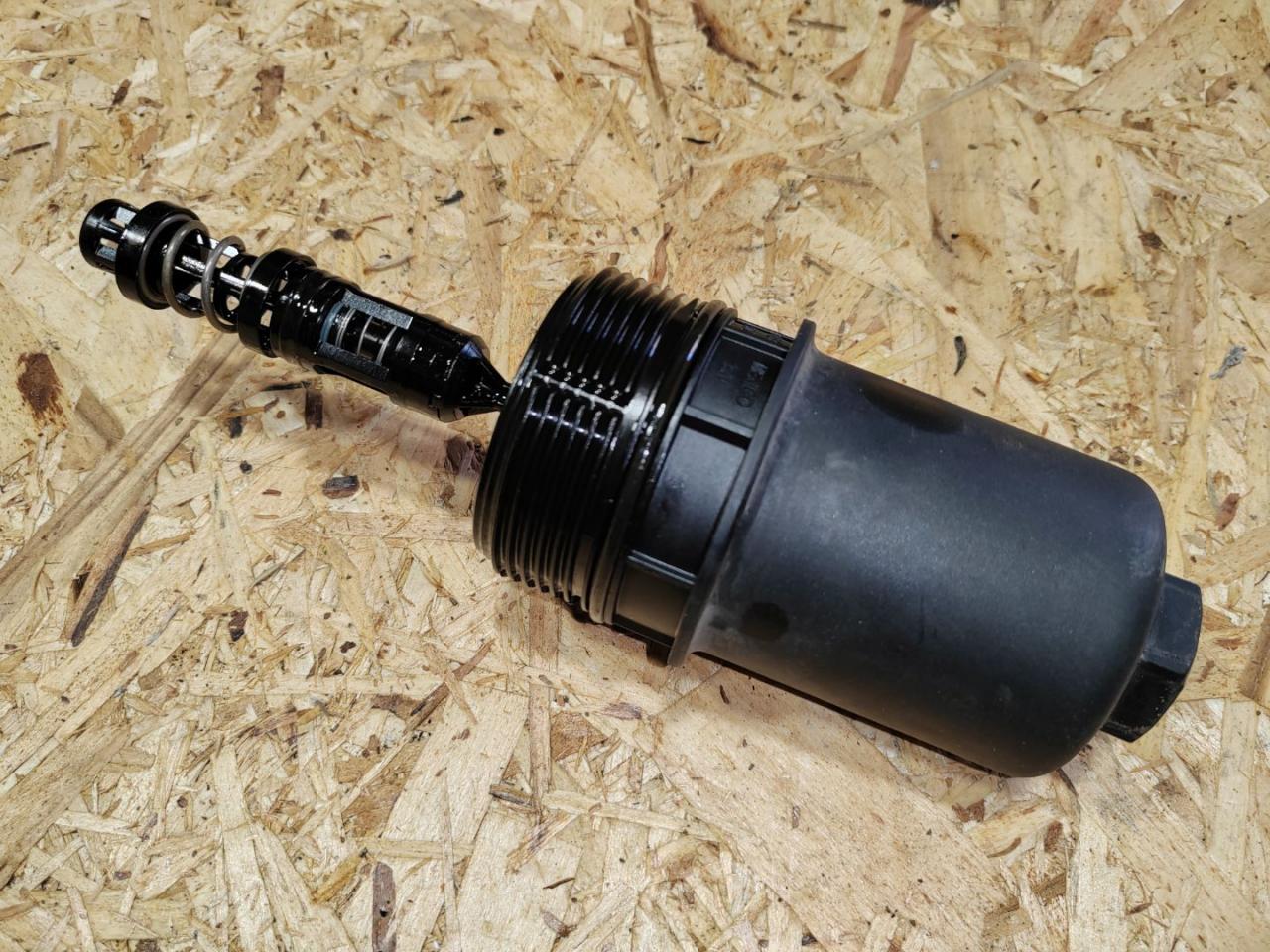 крышка масляного стакана Volkswagen Tiguan 2 поколение 2018, 2.0 л., TFSI, 06L115401K - фото №1