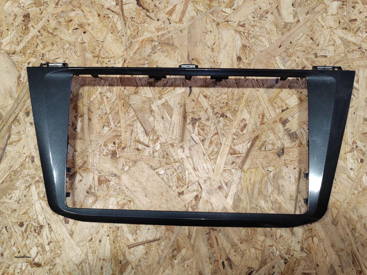 накладка декоративная Volkswagen Tiguan 2 поколение 2018, 2.0 л., TFSI, 5NN858069B - фото №1