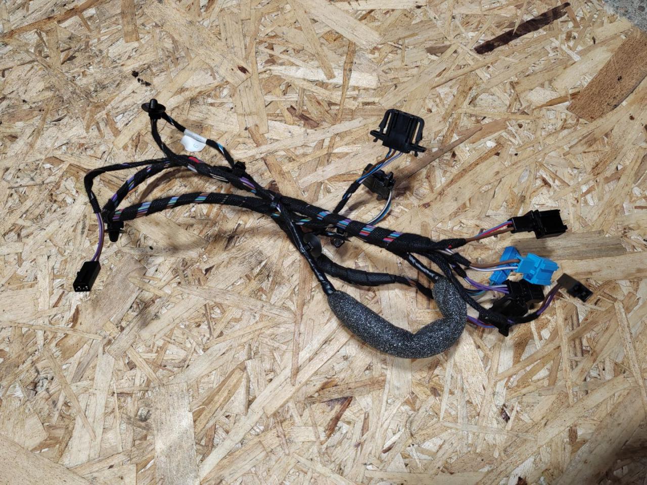 Проводка крышки багажника Skoda Superb 2 поколение 2012, 2.0 л., дизель, 3T0971175B - фото №1