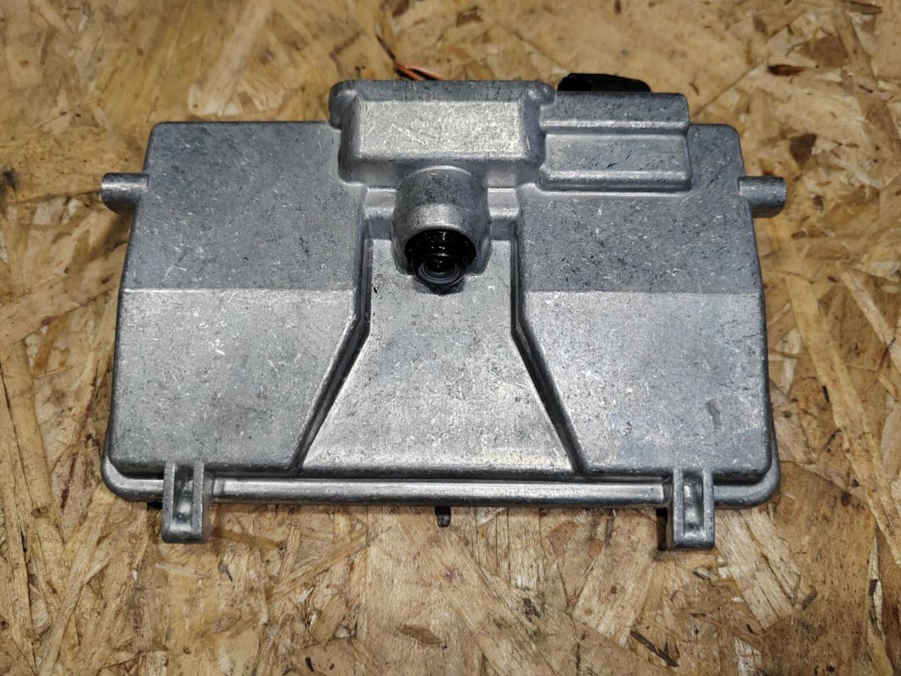 камера переднего обзора Volkswagen Tiguan 2 поколение 2016, 1.4 л., бензин, 3Q0980654F - фото №1