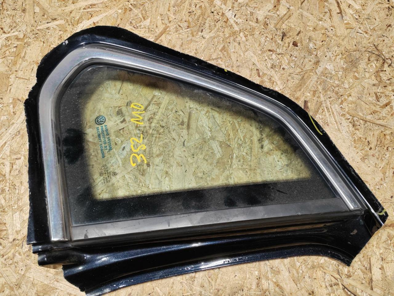 стекло кузовное боковое правое Volkswagen Tiguan 2 поколение 2016, 1.4 л., бензин, 5NA845042N - фото №1