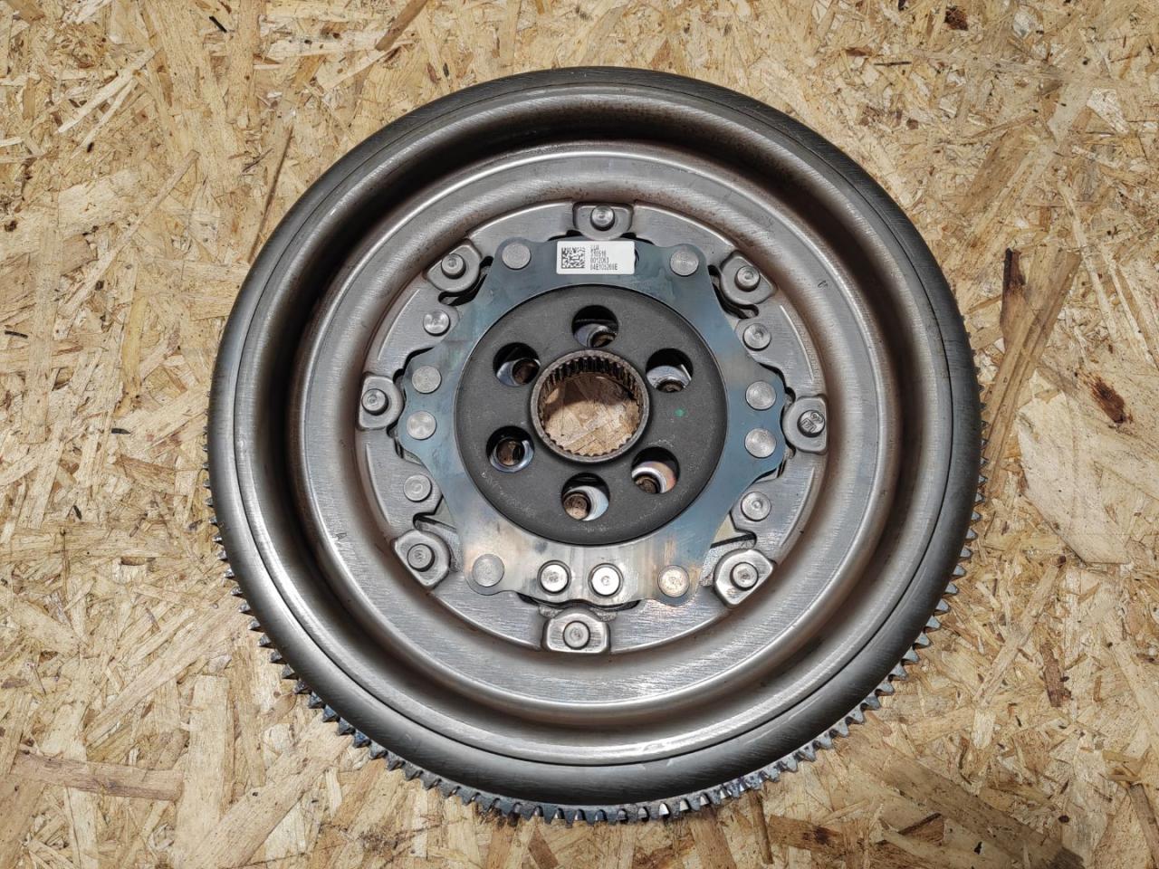 маховик Volkswagen Tiguan 2 поколение 2016, 1.4 л., бензин, 04E105266E - фото №1