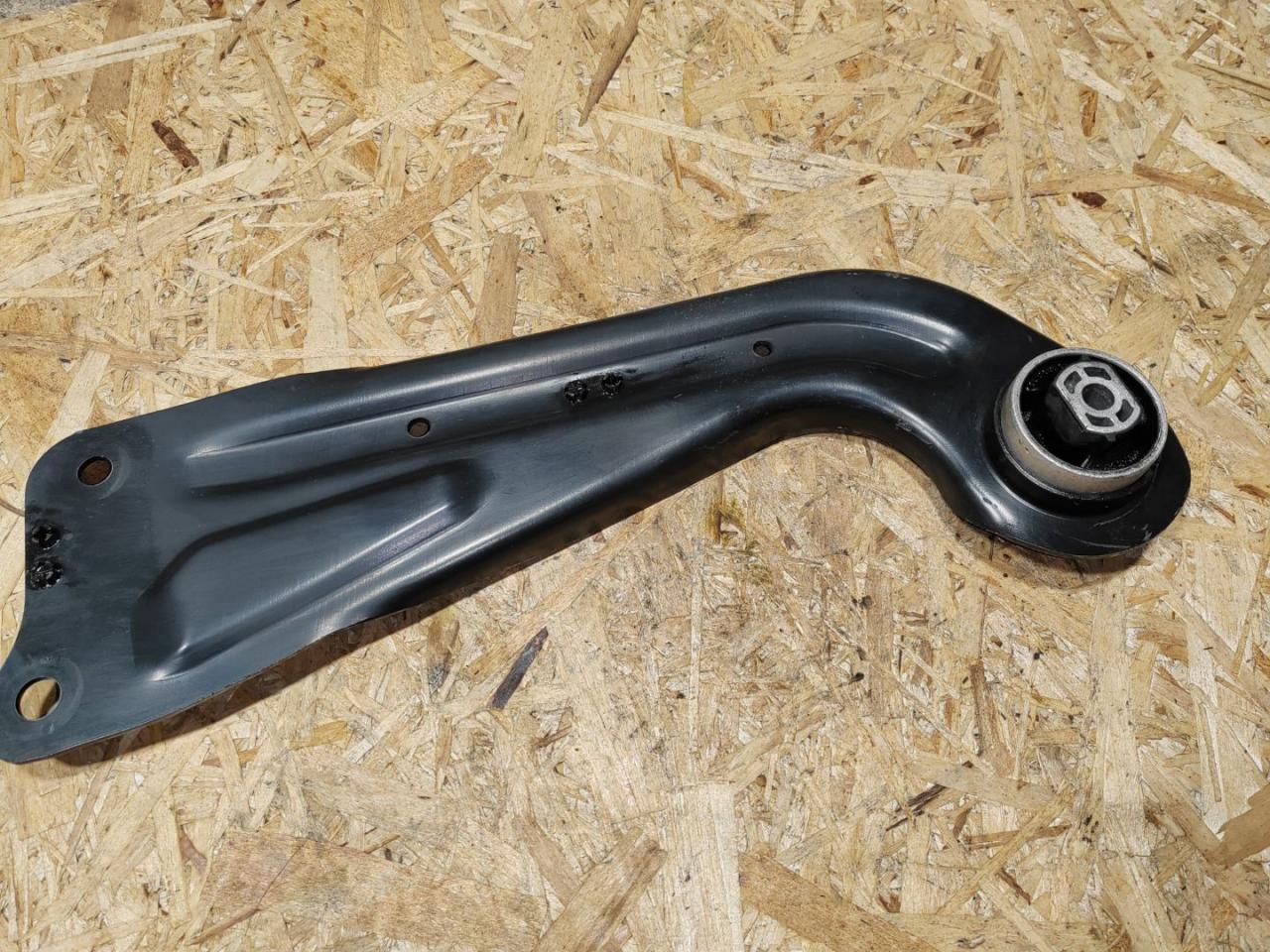 рычаг задний левый Volkswagen Tiguan 2 поколение 2016, 1.4 л., бензин, 5QF505223C - фото №1