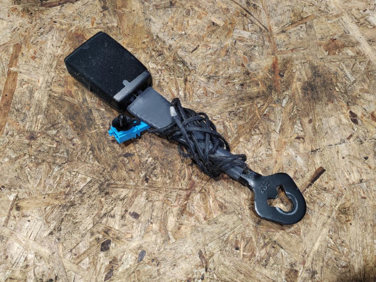 замок ремня безопасности Volkswagen Jetta 6 поколение 2011, 1.4 л., бензин, 5C6857756 - фото №1