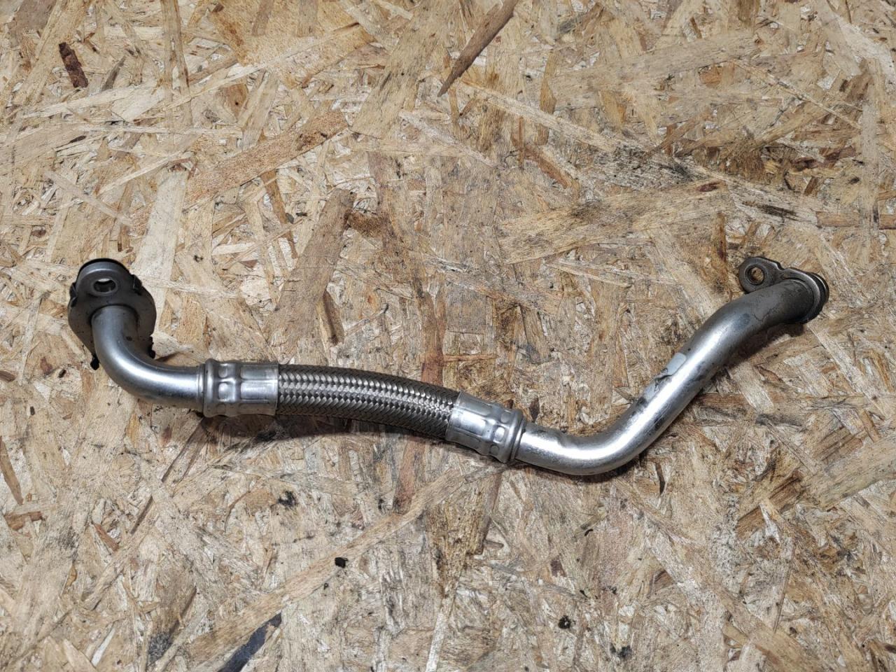 масляная трубка турбины Volkswagen Jetta 6 поколение 2011, 1.4 л., бензин, 03C145735C - фото №1