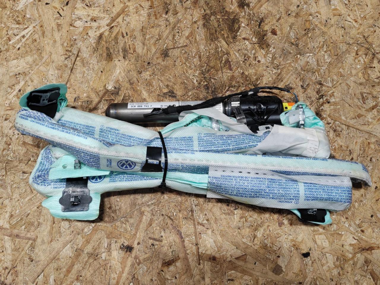 подушка безопасности боковая (шторка) Volkswagen Passat B7 2011, 2.0 л., дизель, 3C0880741F - фото №1