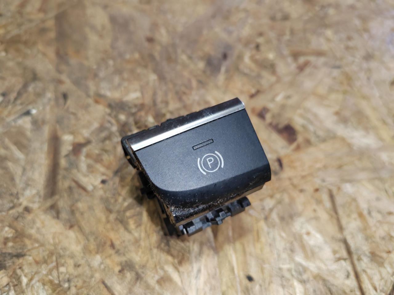 кнопка ручного тормоза (ручника) Audi A3 8V 2015, 1.8 л., бензин, седан, 8V1927225A - фото №1