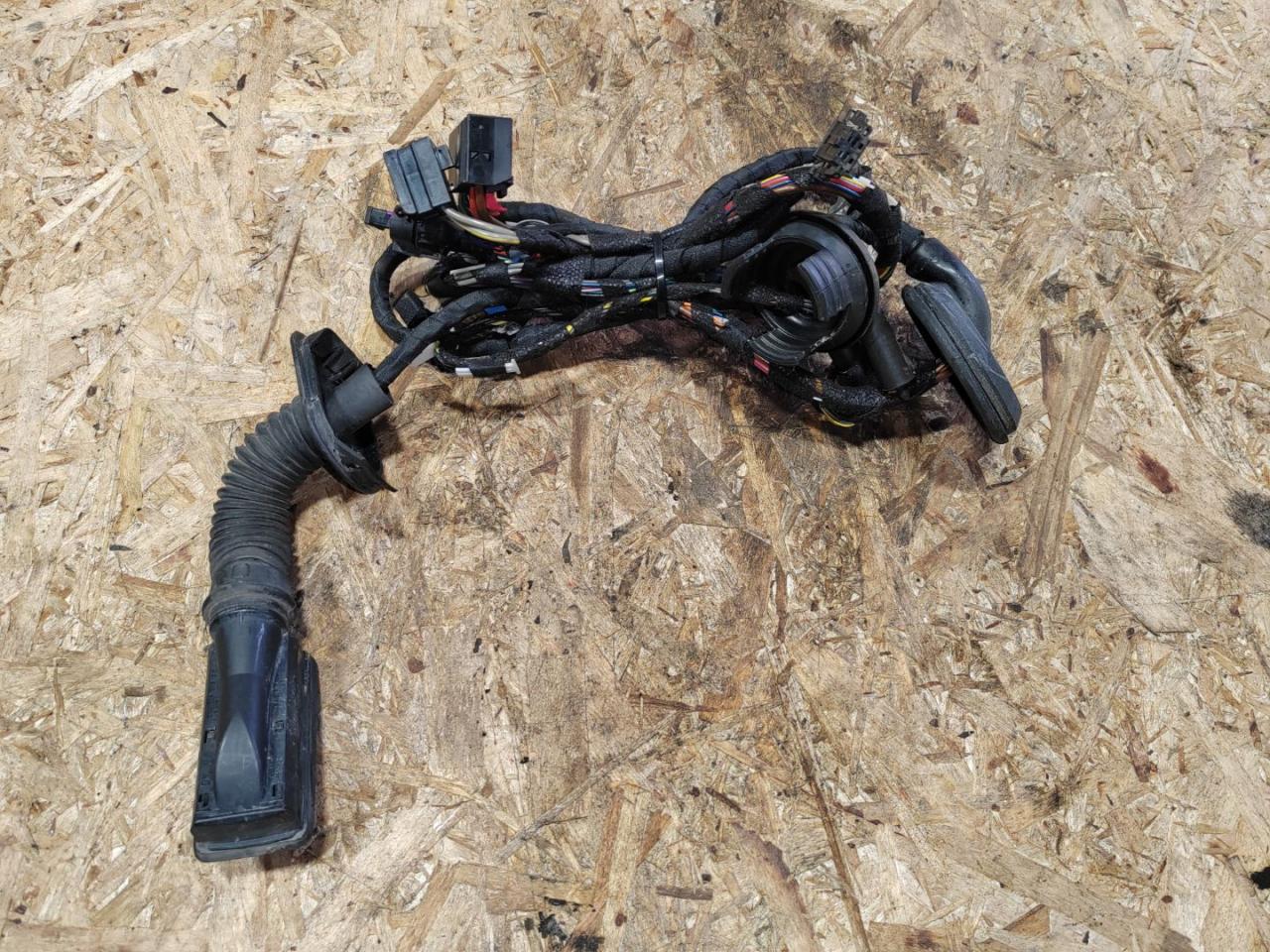 дверная проводка Audi A3 8V 2015, 1.8 л., бензин, седан, 8V4971030 - фото №1