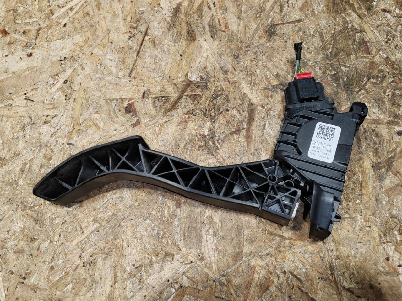 педаль Audi A3 8V 2015, 1.8 л., бензин, седан, 5Q1723503H - фото №1