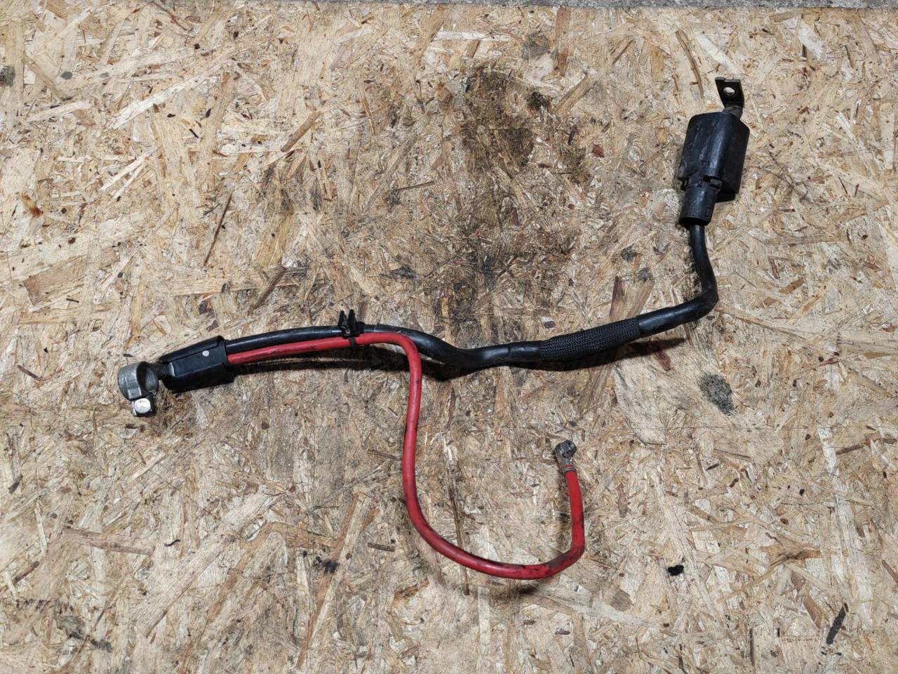 плюсовой провод аккумулятора Skoda Superb 2 поколение 2012, 2.0 л., дизель, 1K0971228M - фото №1