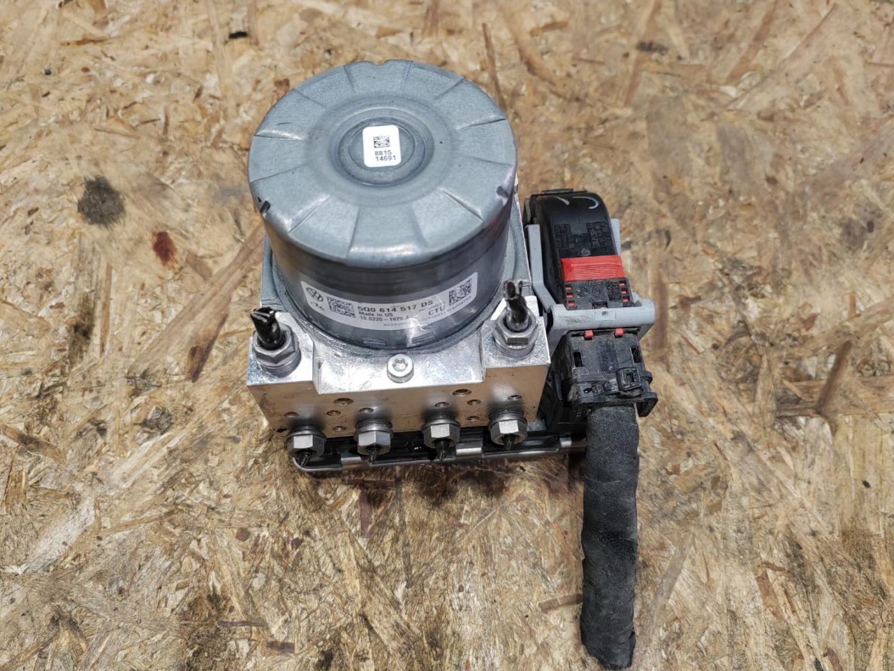 блок ABS Volkswagen Tiguan 2 поколение 2019, 2.0 л., бензин, 5Q0614517DS - фото №1