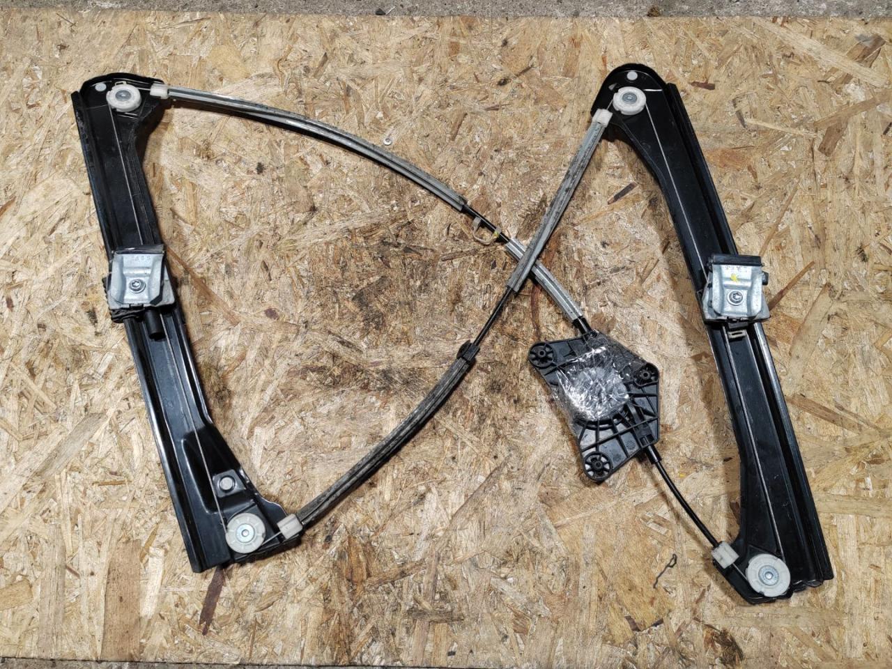 стеклоподъемник электрический передний правый Volkswagen Passat (USA) 1 поколение 2013, 2.5 л., бензин, 561837462A - фото №1