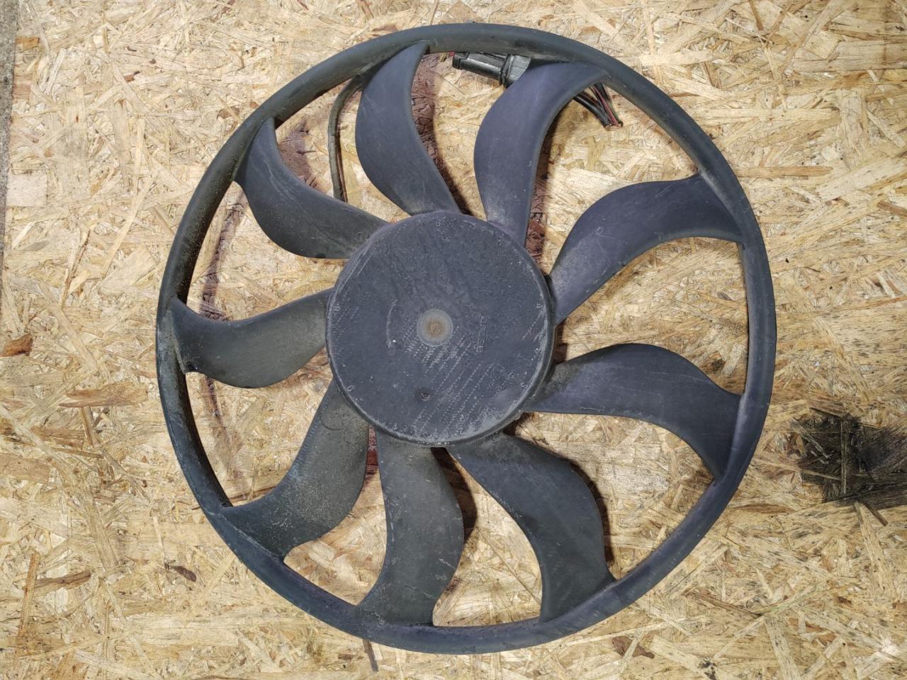 вентилятор радиатора Volkswagen Touareg 2 поколение 2012, 3.0 л., дизель, 7P6121203B - фото №1