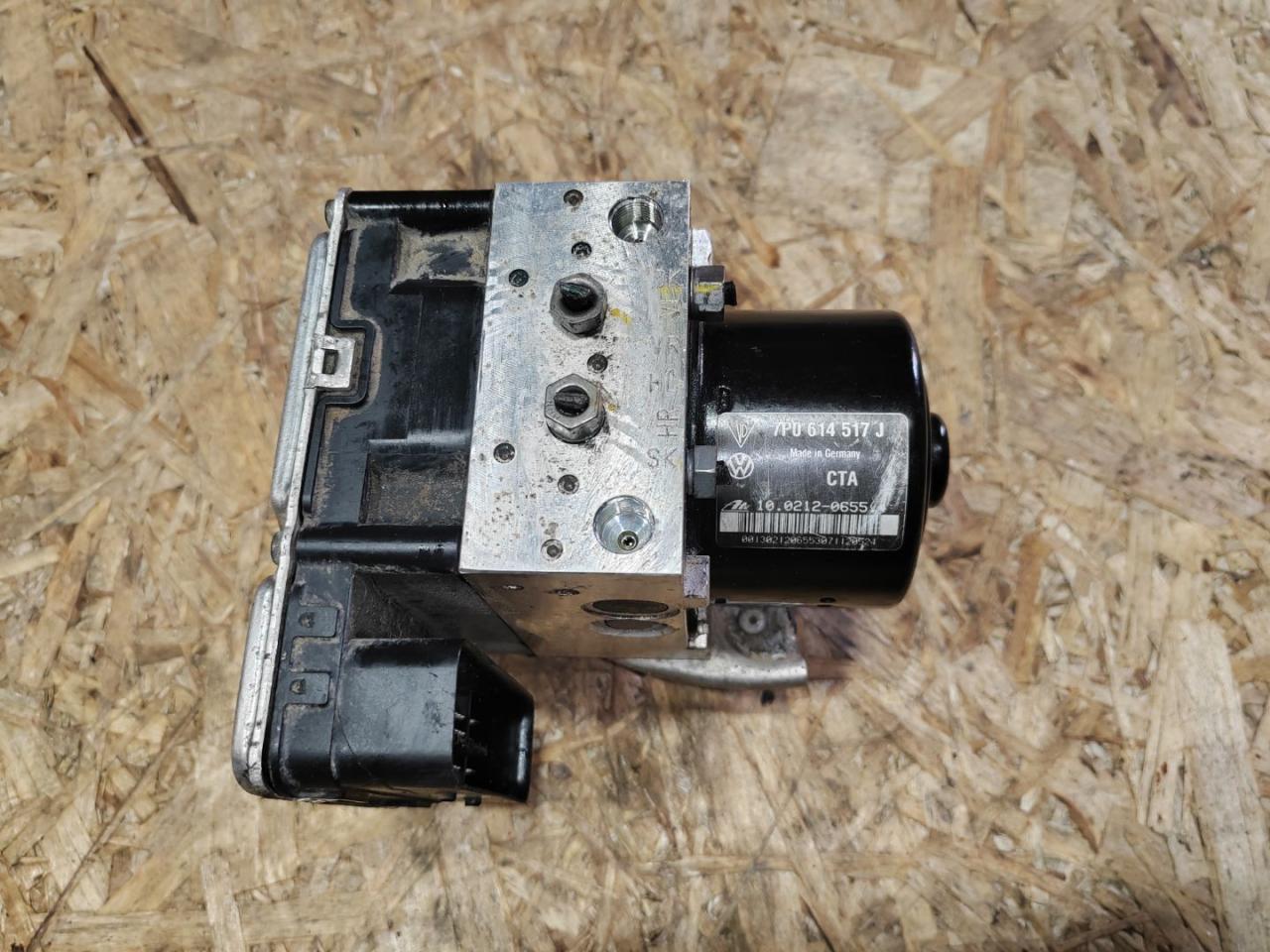 блок ABS Volkswagen Touareg 2 поколение 2012, 3.0 л., дизель, 7P0614517J - фото №1