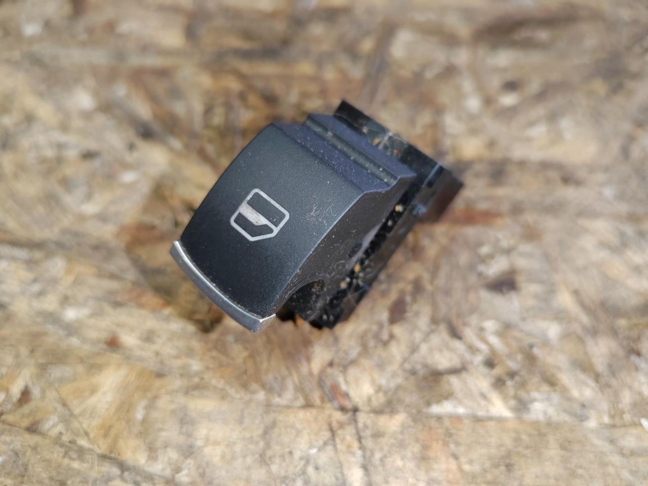 кнопка стеклоподъемника Volkswagen Touareg 2 поколение 2012, 3.0 л., дизель, 5K0959855 - фото №1