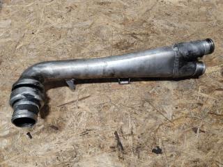 патрубок интеркулера Volkswagen Touareg 2 поколение 2012, 3.0 л., дизель, 7P0145941A
