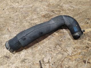 патрубок интеркулера Volkswagen Touareg 2 поколение 2012, 3.0 л., дизель, 7P6145737B