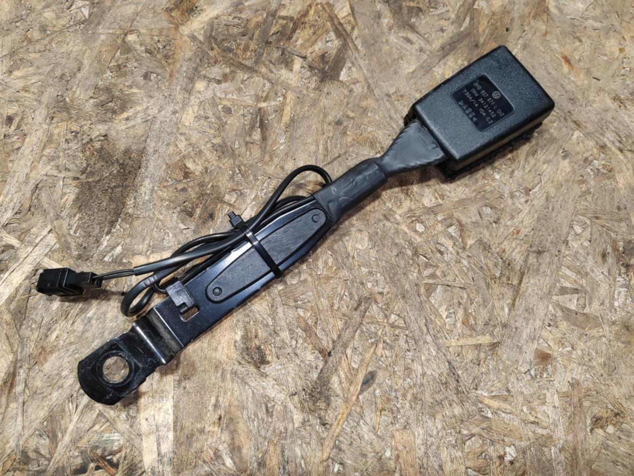 замок ремня безопасности Volkswagen Amarok 1 поколение 2H 2014, 2.0 л., дизель, 2H0857877L - фото №1