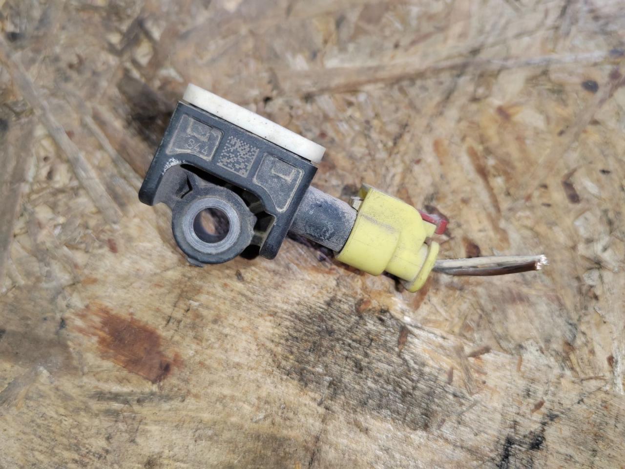 датчик удара Volkswagen Touareg 2 поколение 2012, 3.0 л., дизель, 7P0959651 - фото №1