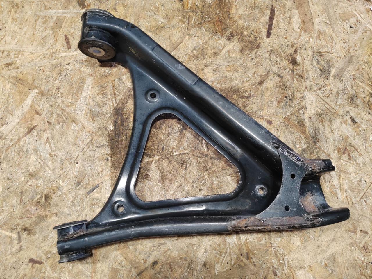 рычаг задний правый Volkswagen Touareg 2 поколение 2012, 3.0 л., дизель, 7P0505312E - фото №1