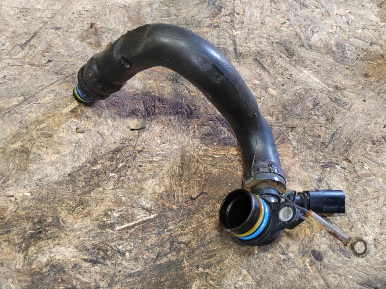 патрубок (трубопровод, шланг) Volkswagen Jetta 7 поколение 2019, 1.4 л., бензин, 04E103202E - фото №1