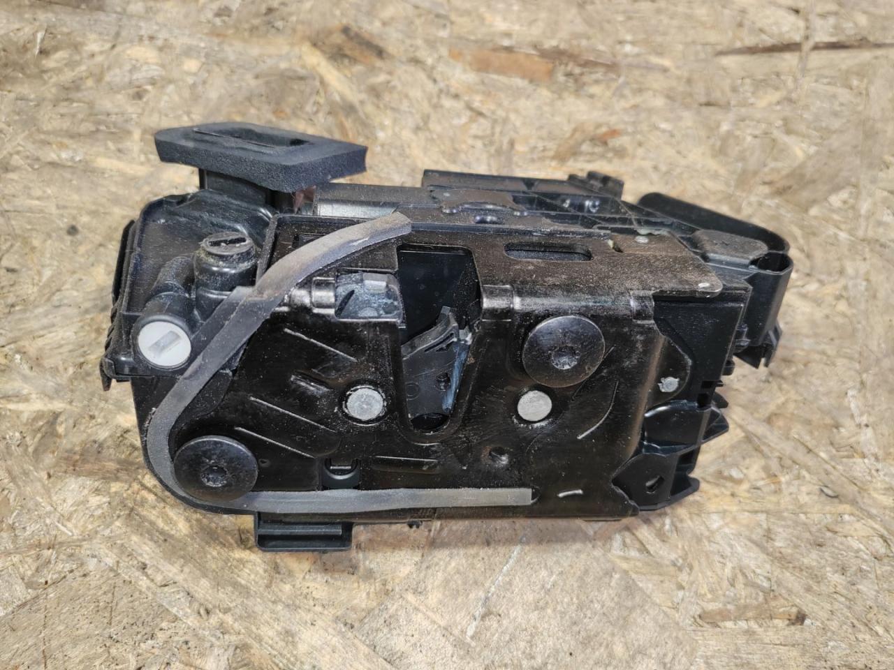 замок двери задней левой Volkswagen Jetta 7 поколение 2019, 1.4 л., бензин, 17A839015 - фото №1