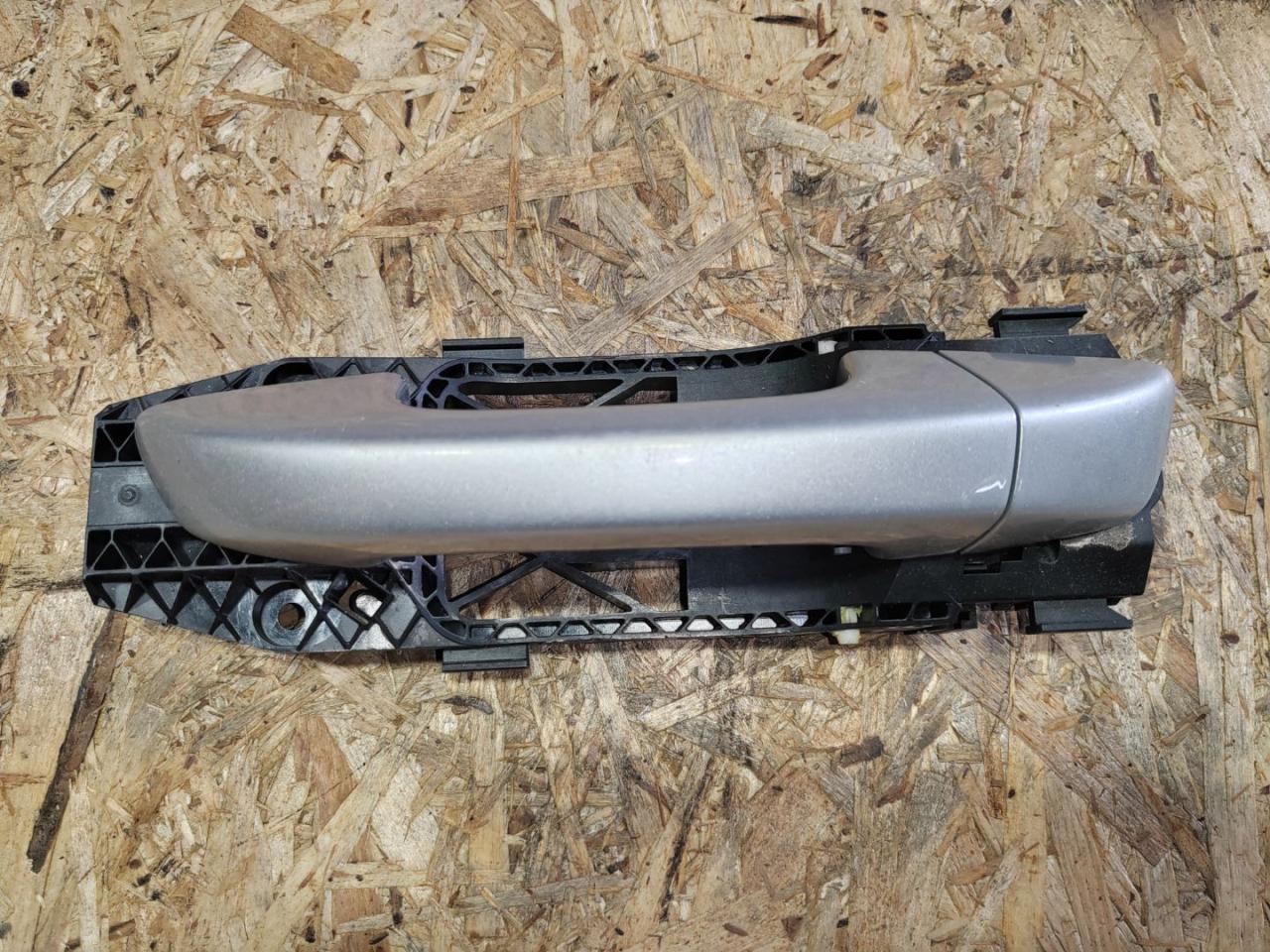 ручка наружная задняя левая Volkswagen Passat (USA) 1 поколение 2013, 2.5 л., бензин - фото №1