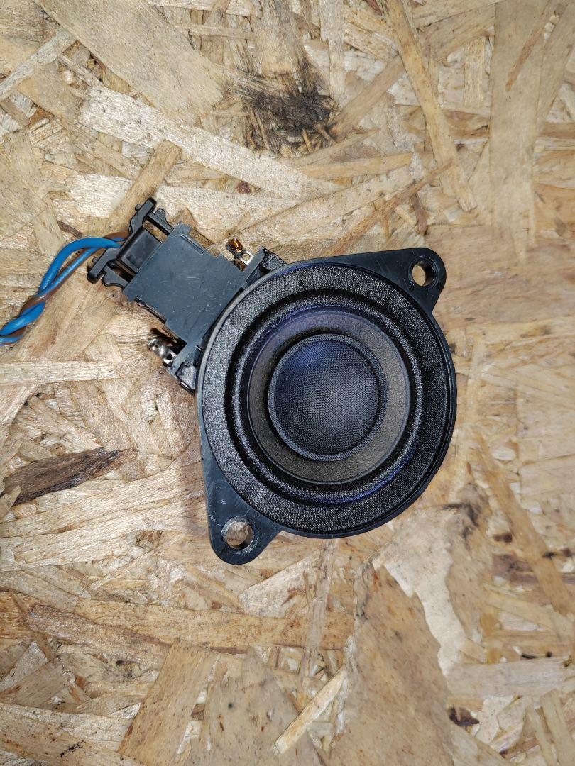 динамик высокочастотный (пищалка) Skoda Superb 2 поколение 2011, 2.0 л., дизель, 3T0035411L - фото №1