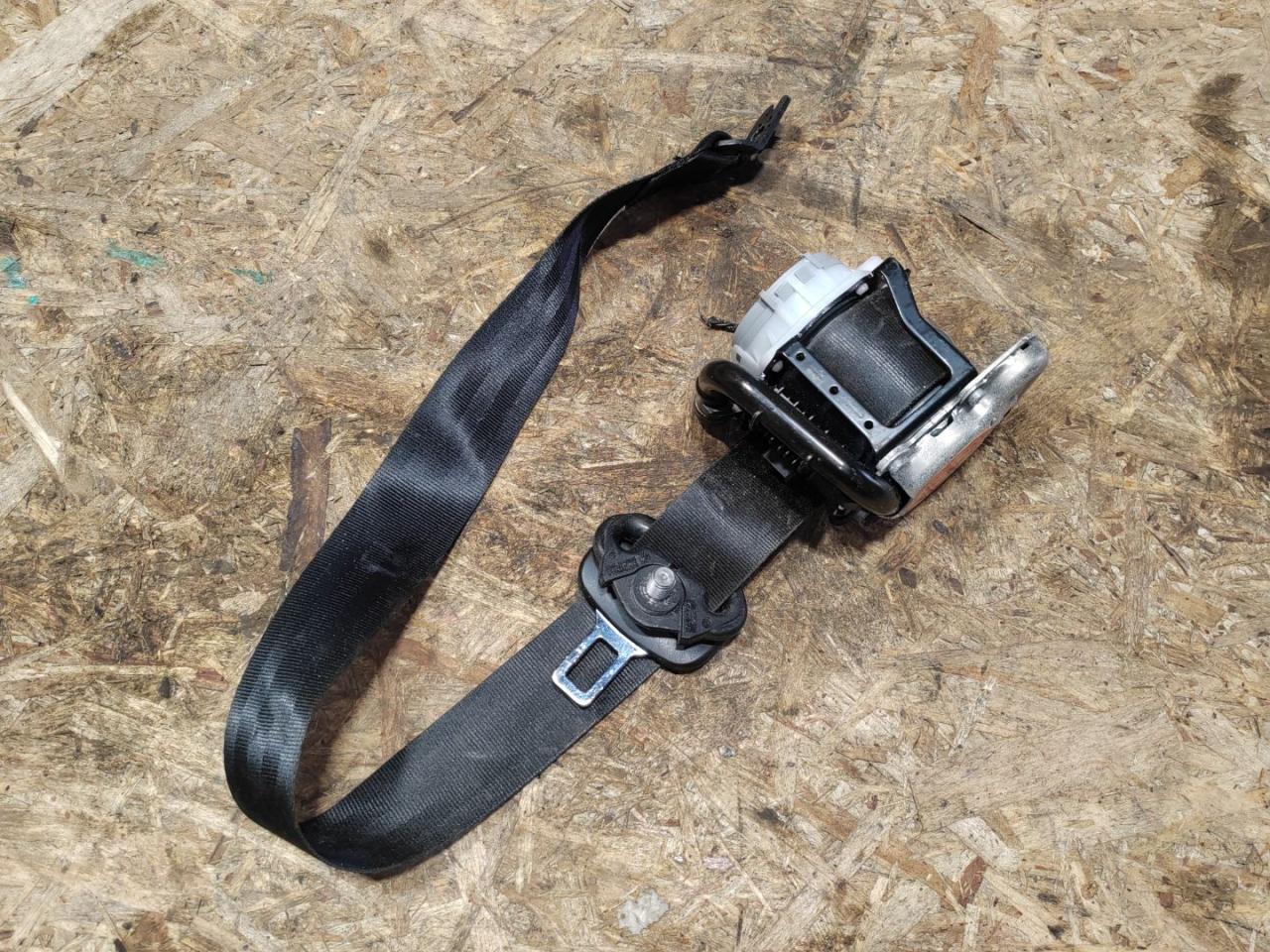 ремень безопасности Skoda Octavia 3 поколение (A7) 2016, 1.4 л., бензин, 5E0857702 - фото №1