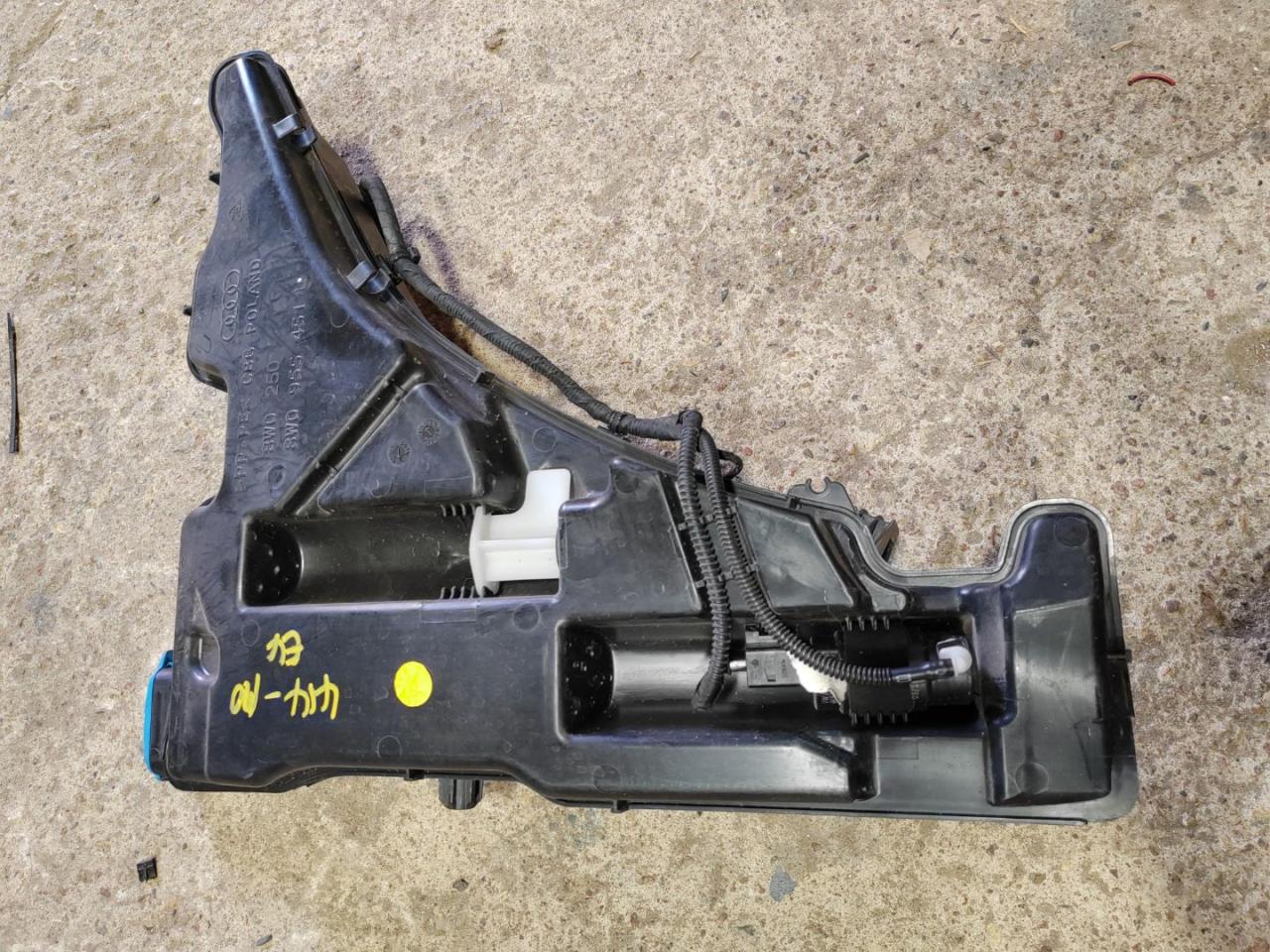 бачок омывателя Audi A4 B9 2016, 1.4 л., бензин, 8W0955453K - фото №1