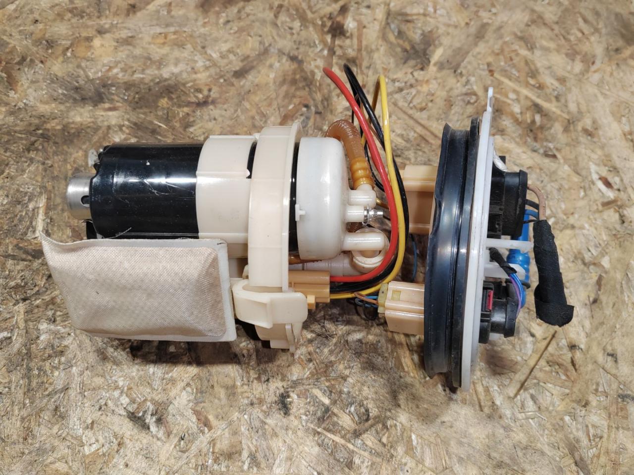 насос топливный Audi A4 B9 2016, 1.4 л., бензин, 8W0919087L - фото №1