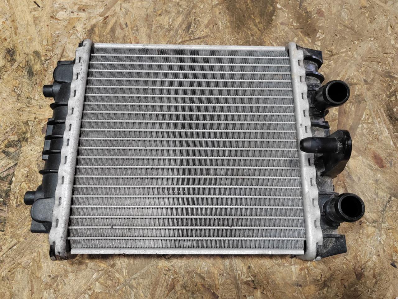 радиатор дополнительный системы охлаждения Skoda Superb 3 поколение 2019, 2.0 л., бензин, 5Q0121253J - фото №1