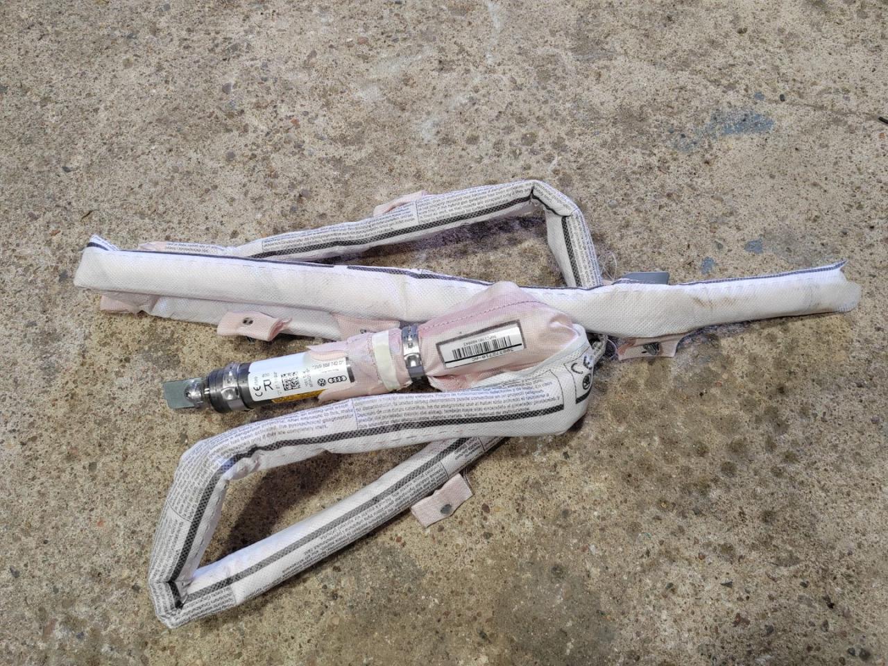 подушка безопасности боковая (шторка) Skoda Superb 3 поколение 2019, 2.0 л., бензин, 3V9880742D - фото №1