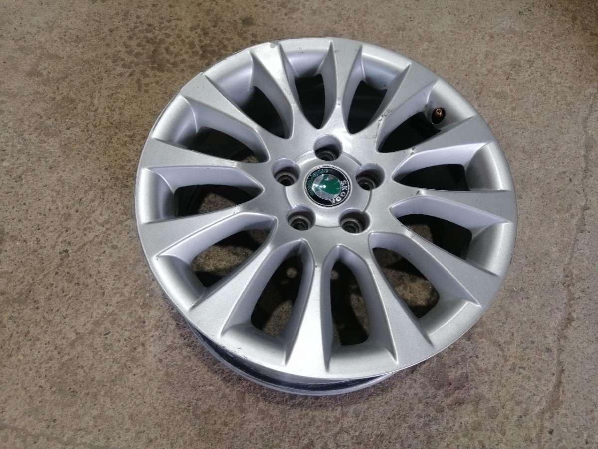 диск литой Skoda Superb 2 поколение 2012, 2.0 л., дизель, 3T0601025G - фото №1