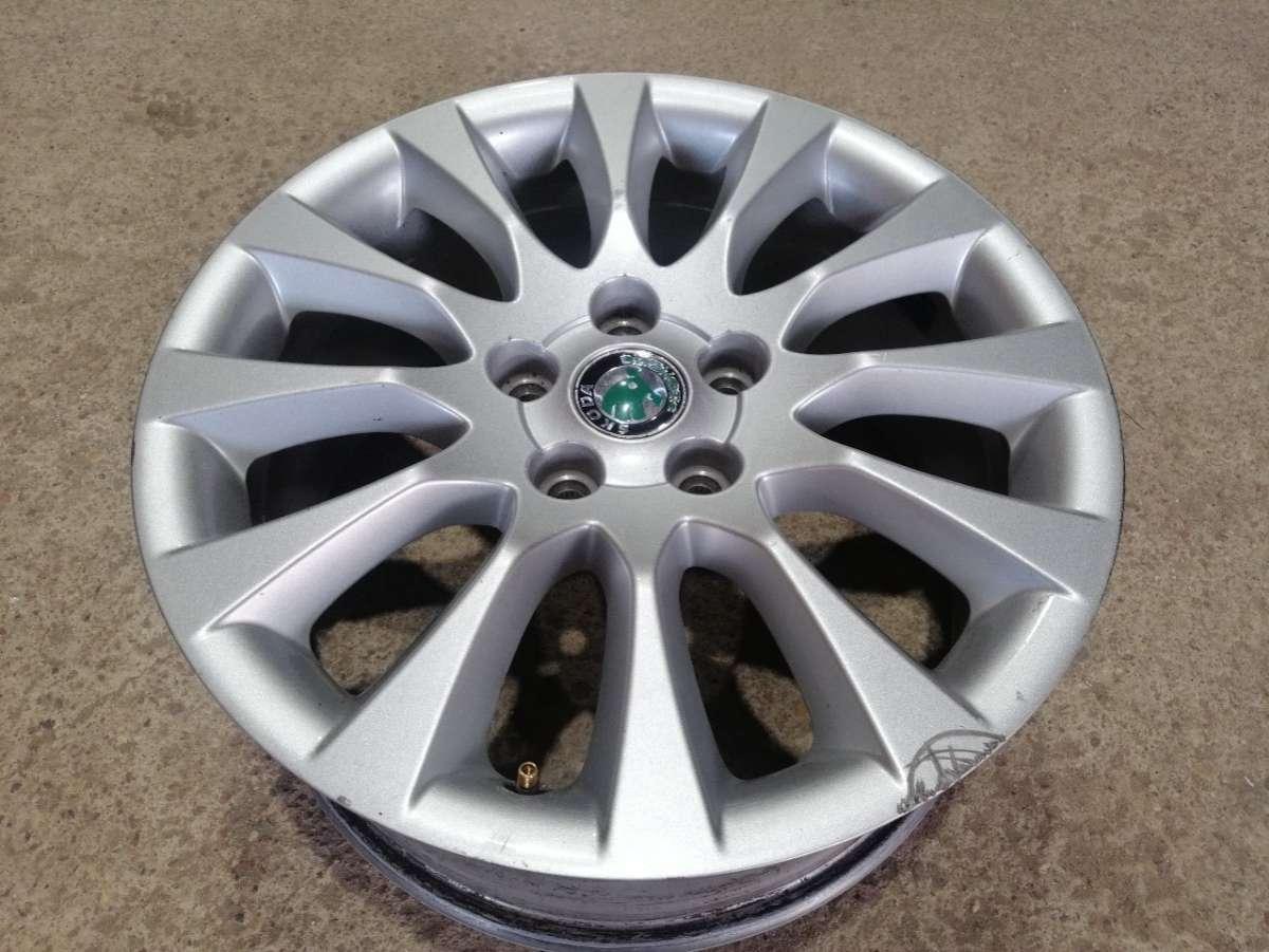 диск литой Skoda Superb 2 поколение 2012, 2.0 л., дизель, 3T0601025G - фото №1