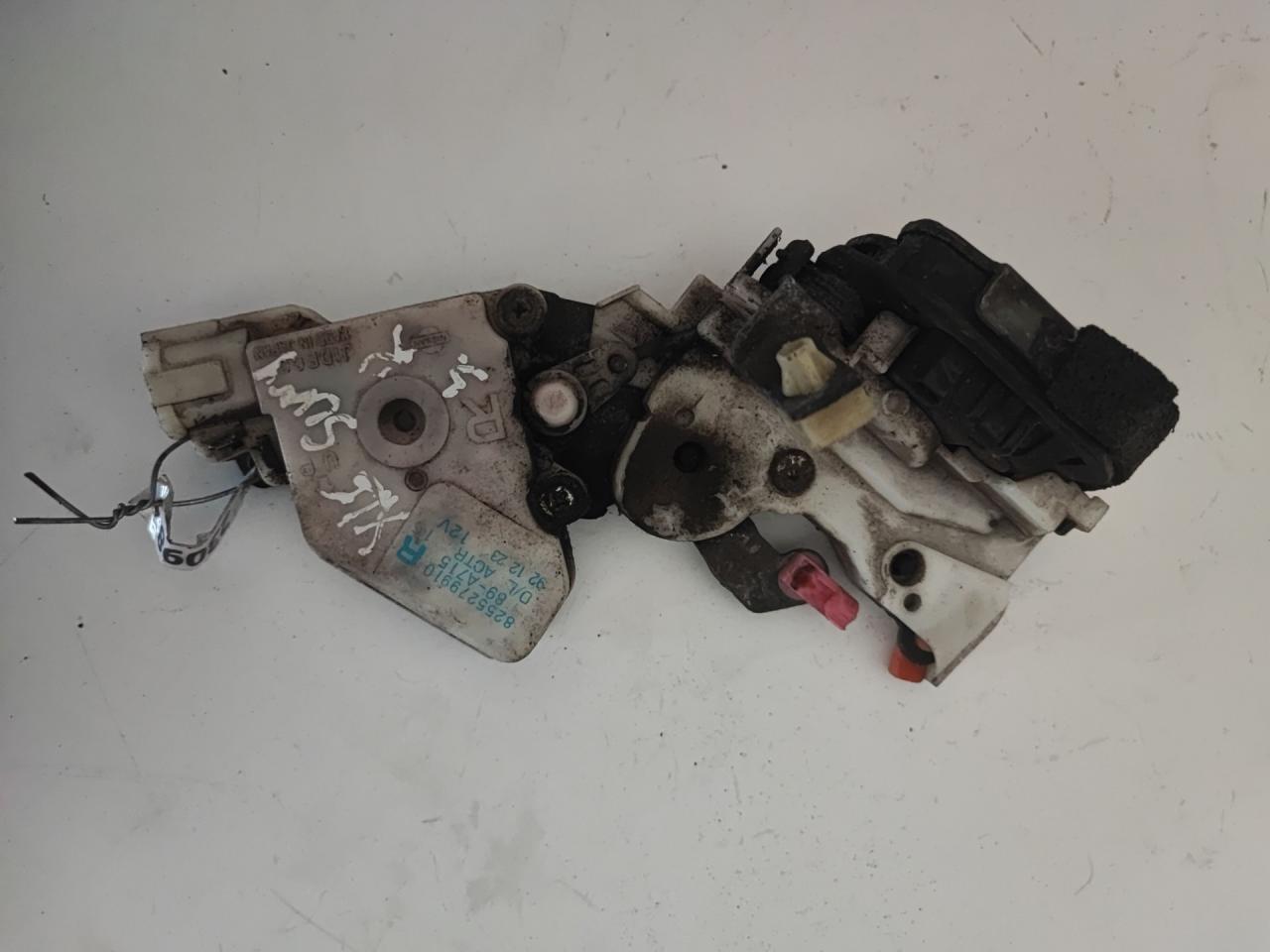 замок двери задней правой Nissan Sunny Y10 1993, 1.6 л., бензин, МКПП, хетчбэк 5 дв.