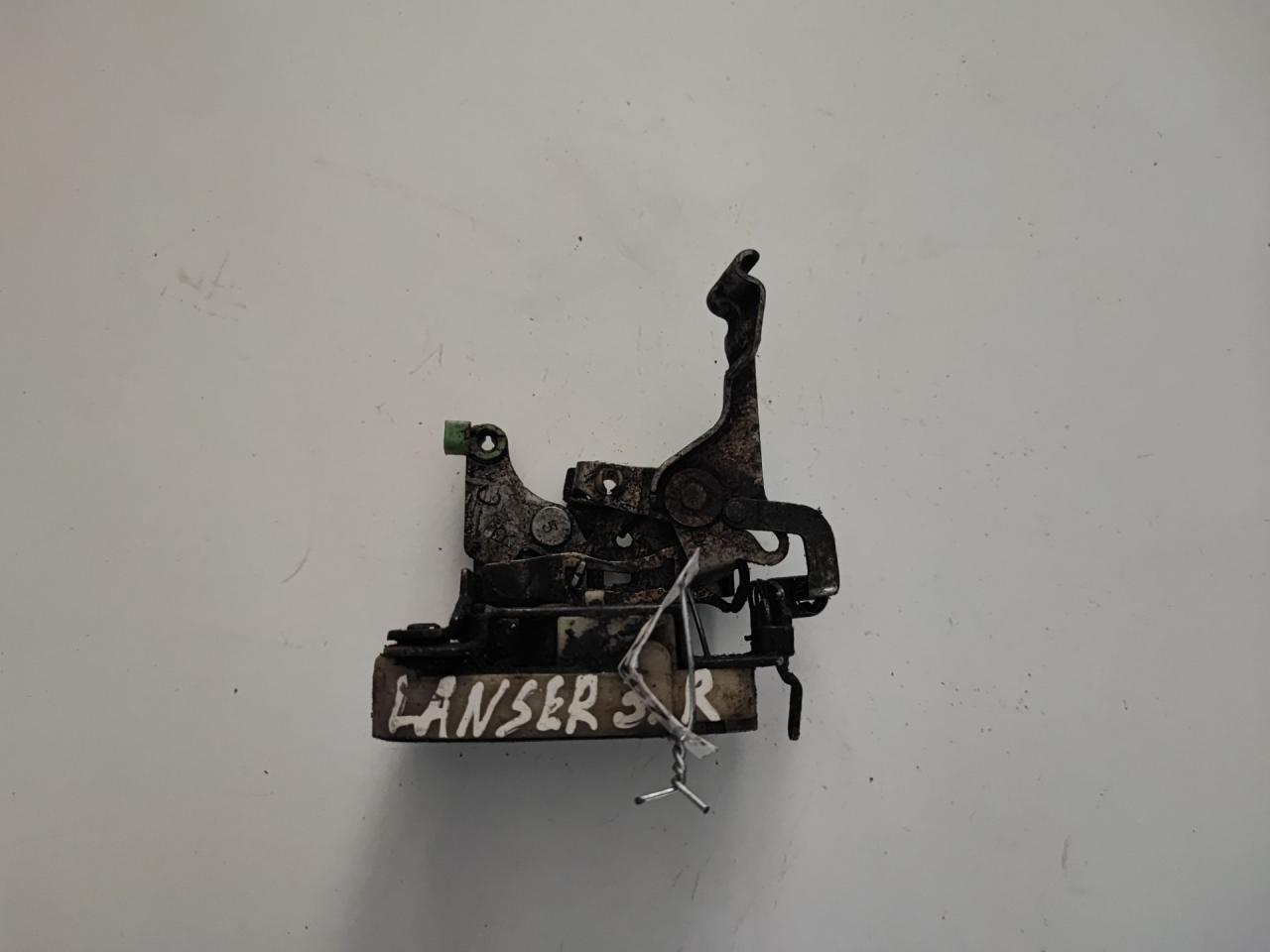 замок двери задней правой Mitsubishi Lancer 4 поколение 1991, 1.5 л., бензин, МКПП, хетчбэк 5 дв.