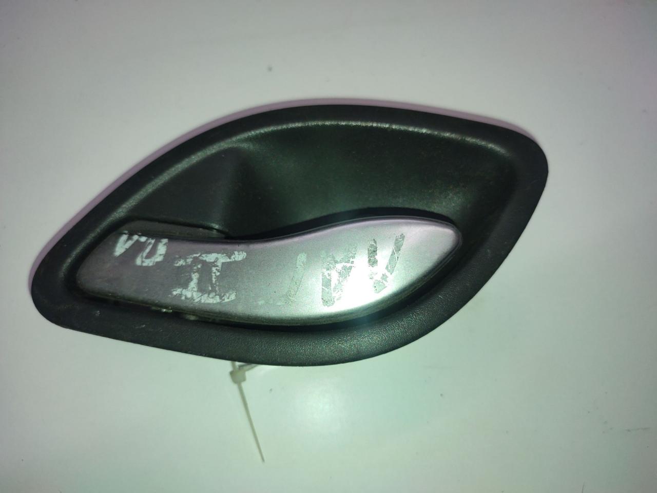 ручка внутренняя передняя левая Renault Laguna 2 поколение 2003, 1.9 л., дизель, АКПП, хетчбэк 5 дв. - фото №1