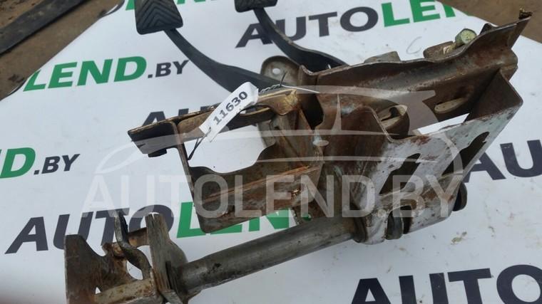 узел педальный (блок педалей) Mitsubishi Lancer 4 поколение 1992, 1.8 л., дизель, МКПП, седан - фото №1