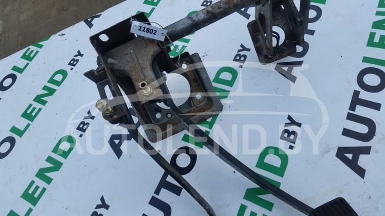 узел педальный (блок педалей) Mitsubishi Lancer 4 поколение 1992, 1.6 л., бензин, МКПП, хетчбэк 5 дв. - фото №1