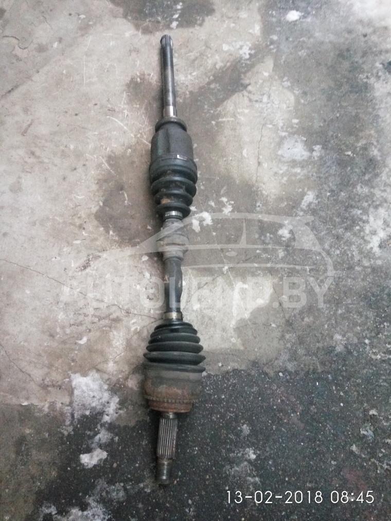 полуось передняя левая (приводной вал, ШРУС) Mitsubishi Outlander 1 поколение 2003, 2.0 л., бензин, МКПП, минивэн - фото №1