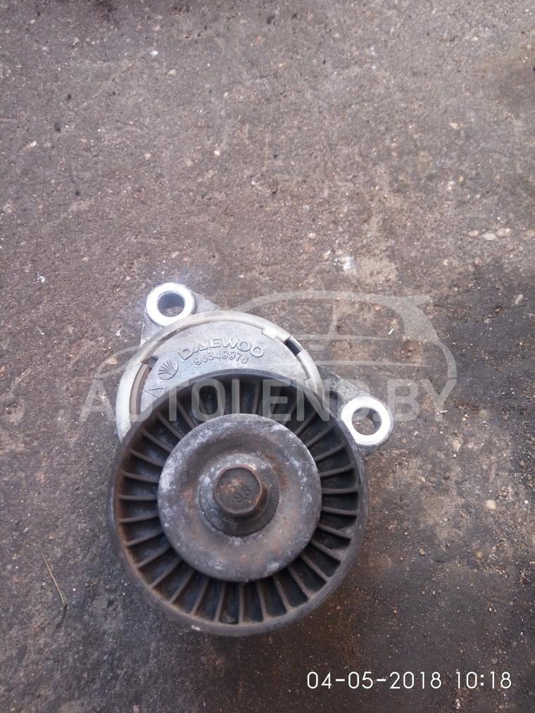 Натяжитель ремня агрегатов Chevrolet Lacetti 1 поколение 2005, 1.6 л., бензин, МКПП, хетчбэк 5 дв. - фото №1
