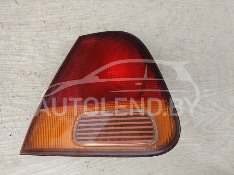 фонарь крышки багажника правый Mitsubishi Carisma 1 поколение 1998, 1.6 л., бензин, МКПП, седан - фото №1