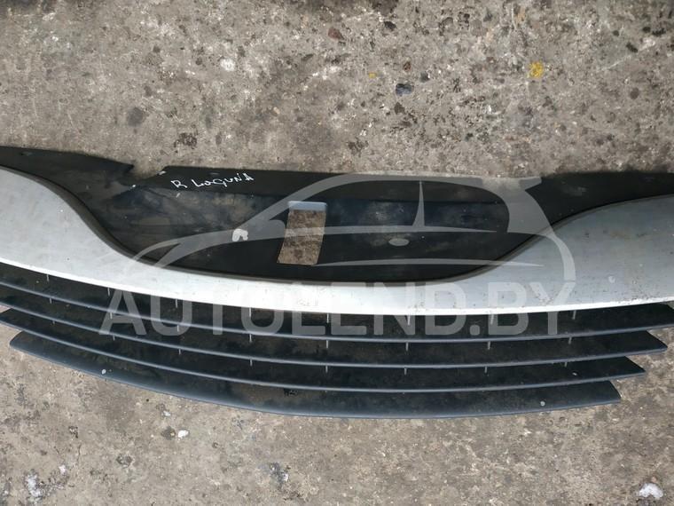 решетка радиатора Renault Laguna 2 поколение 2002, 1.8 л., бензин, АКПП, хетчбэк 5 дв. - фото №1