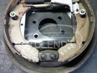 защитный кожух тормозного механизма Mitsubishi Space Wagon 2 поколение (Typ N30/N40) 1998, 2.0 л., дизель, МКПП, минивэн