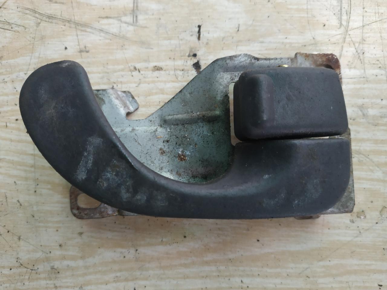 ручка внутренняя передняя правая Mitsubishi Galant 7 поколение 1994, 2.0 л., дизель, МКПП, седан - фото №1