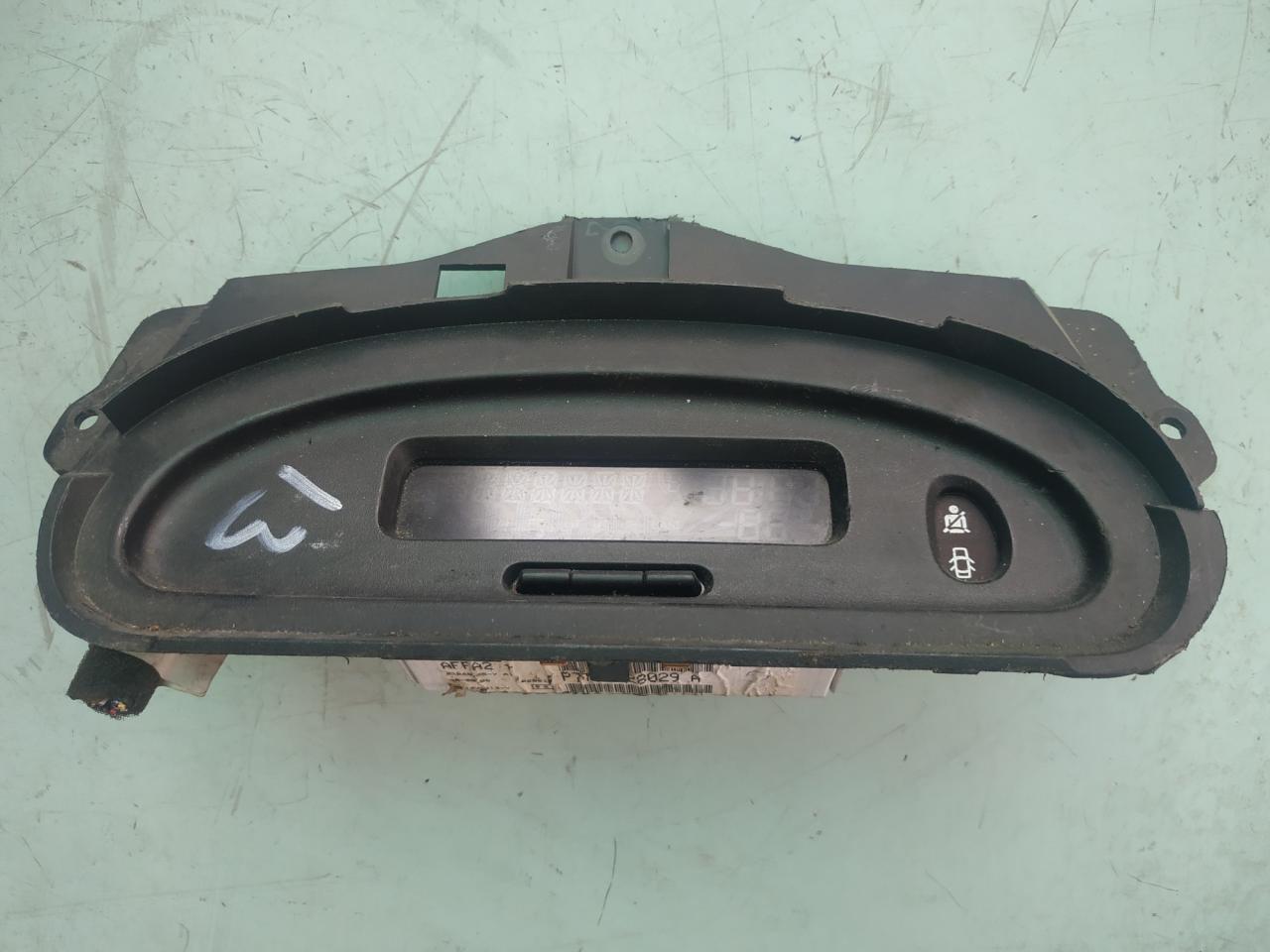 дисплей Renault Laguna 1 поколение 1997, 1.8 л., бензин, МКПП, хетчбэк 5 дв., P7700428029 - фото №1