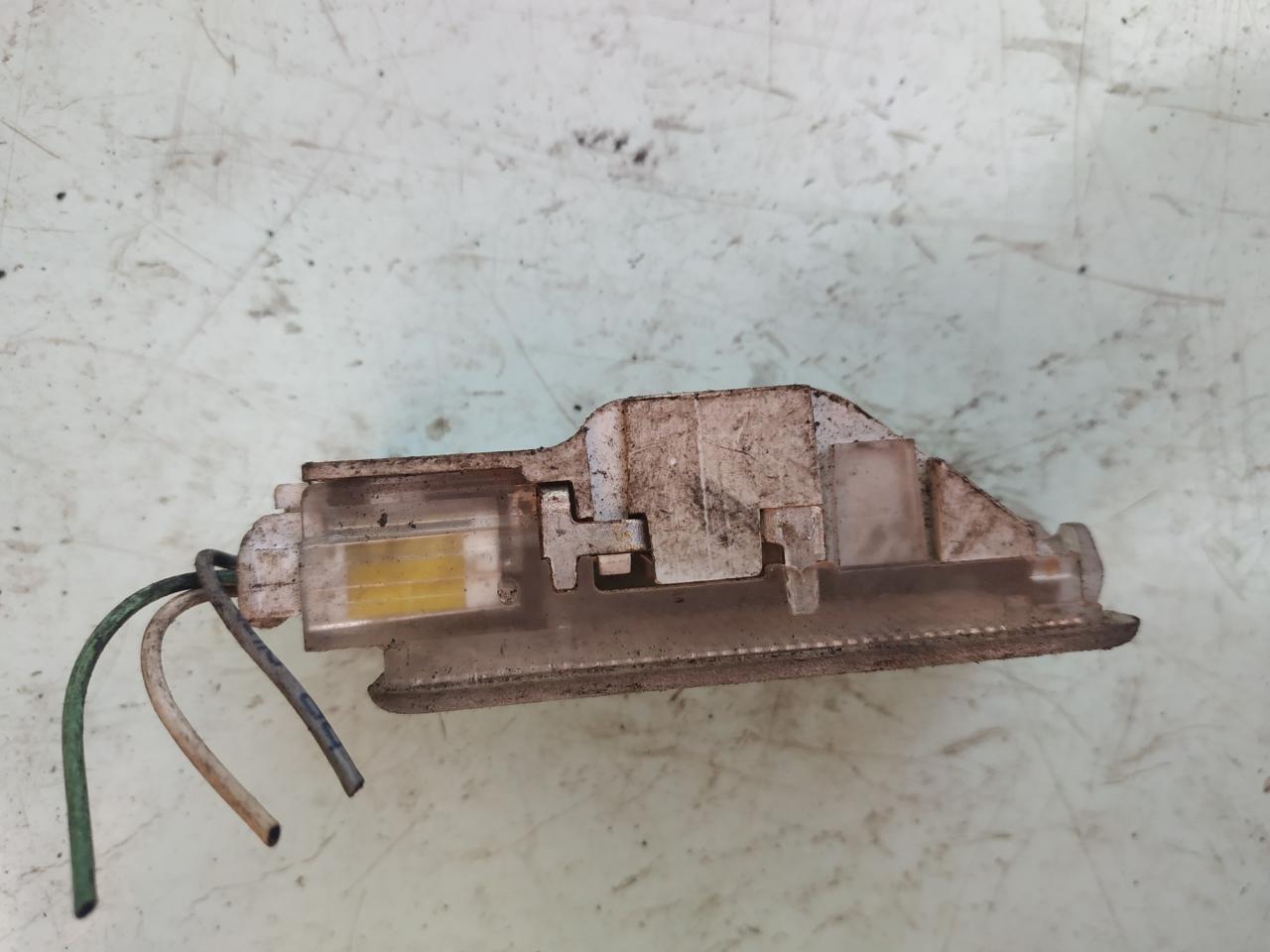 подсветка номера Citroen C5 1 поколение 2001, 1.8 л., бензин, МКПП, хетчбэк 5 дв. - фото №1