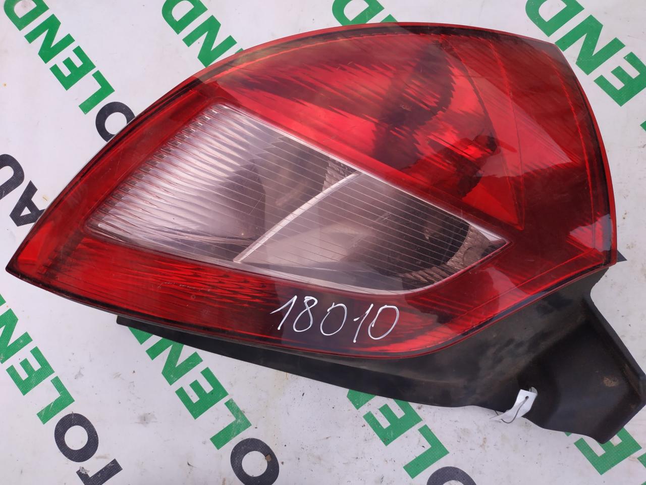 фонарь задний левый Renault Megane 2 поколение 2004, 1.6 л., бензин, МКПП, хетчбэк 5 дв. - фото №1